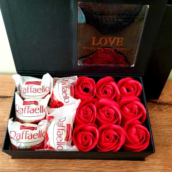 Kırmızı Gül Kutusunda  Raffaello Rocher Çikolata Sevdiklerinize Özel Hediye Seti HEDİYE