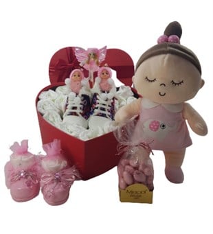 Hoş Geldin Bebek Hediye Seti - Kız Çocuk Kalp Kutu Çocuk Bezi Ayakkabı Ela Bebek
