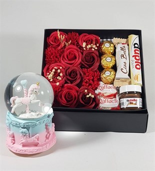 Yeni İş Hediyesi Gül Kutusunda Ferrero Estrella Çikolata  Unicorn Küre Hediye Seti HEDİYE