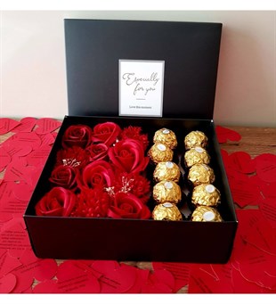 İyiki Doğdun Mesajlı Pelüş Ayıcıklı Rocher Çikolata Ve Sevgi Sözcükleri Set HEDİYE