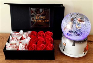 Romantik Aşıklar Işıklı Müzikli Kar Küresi Gül Kutu Raffaello Rocher Çikolata HEDİYE