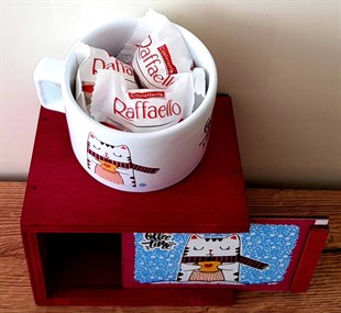 Raffaello Ferrero Çikolata Ve Minnoş Kedi Kutulu Kahve  Kupası  Hediye Seti HEDİYE